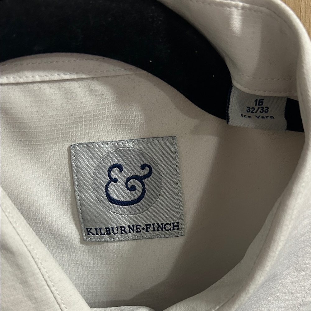 Elegant Men's White Dress Shirt - Picture 2 of 3
